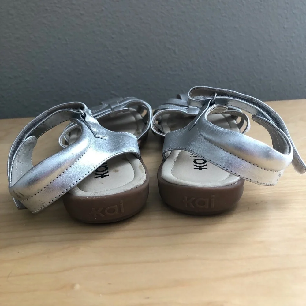 See Kai Run Camila Sandals Girls size 2 Silver Metallic Fisherman Style